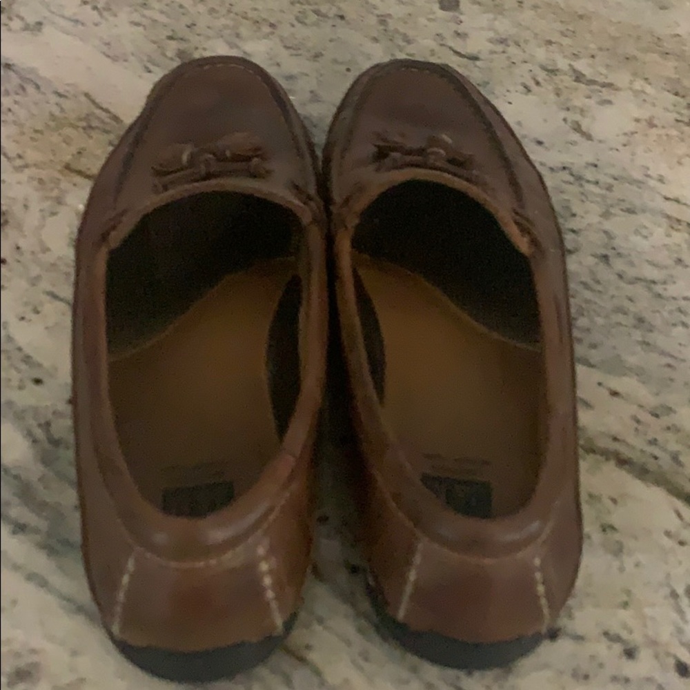 men’s like new johnston and murphy loafers.